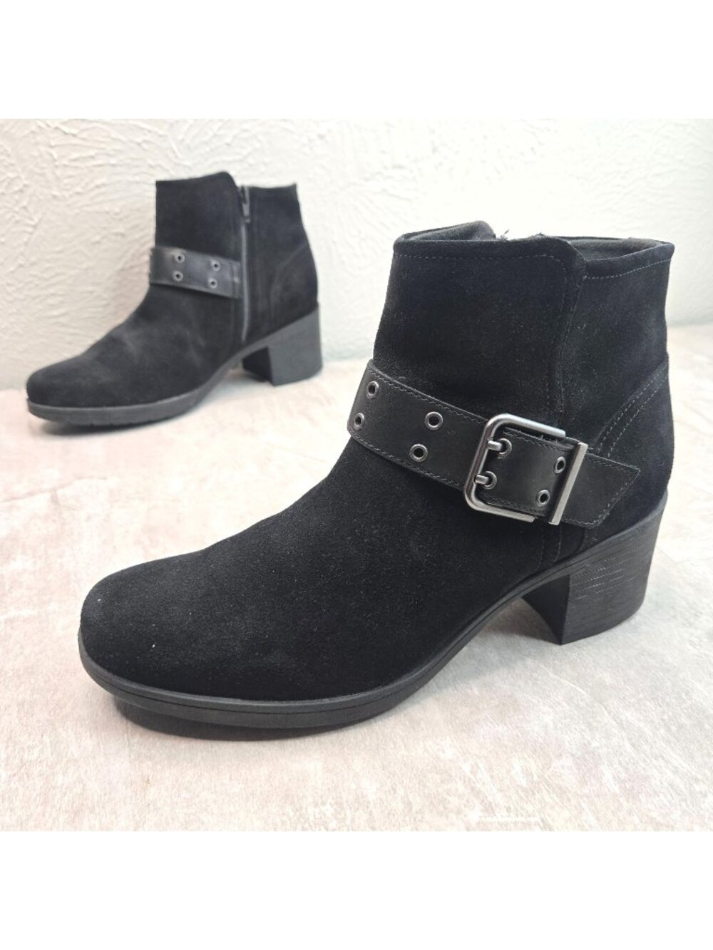 Clarks Block Heel Ankle Boots 9.5 Black Suede Grunge Biker Moto Buckle Booties